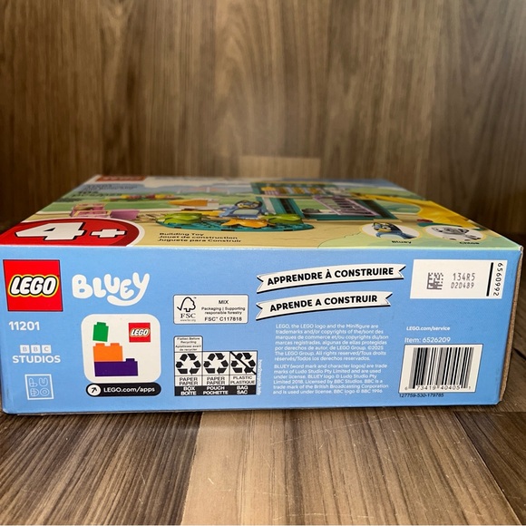 LEGO Bluey 104pc PLAYGROUND FUN WITH BLUEY & CHLOE Building Set #11201 - Picture 2 of 3